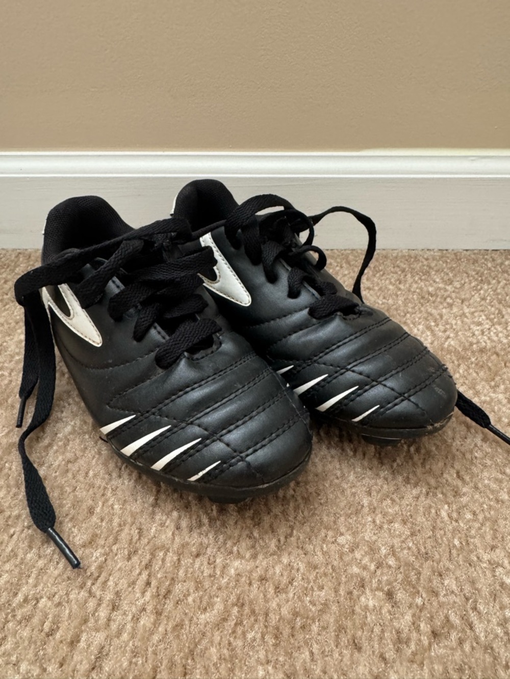 Boys soccer cleats size 12.5
